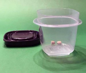 image of naltrexone tablets in plastic container